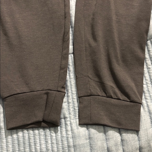 Cozy Earth Women’s Joggers - Picture 5 of 6